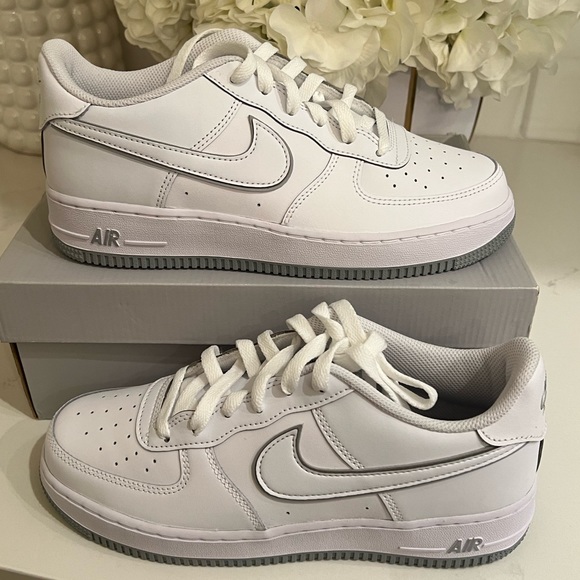 🤍 NEW Nike shoes Air Force 1 (GS) Court Borough | Size 7y | 8.5 Women’s | - Picture 11 of 13